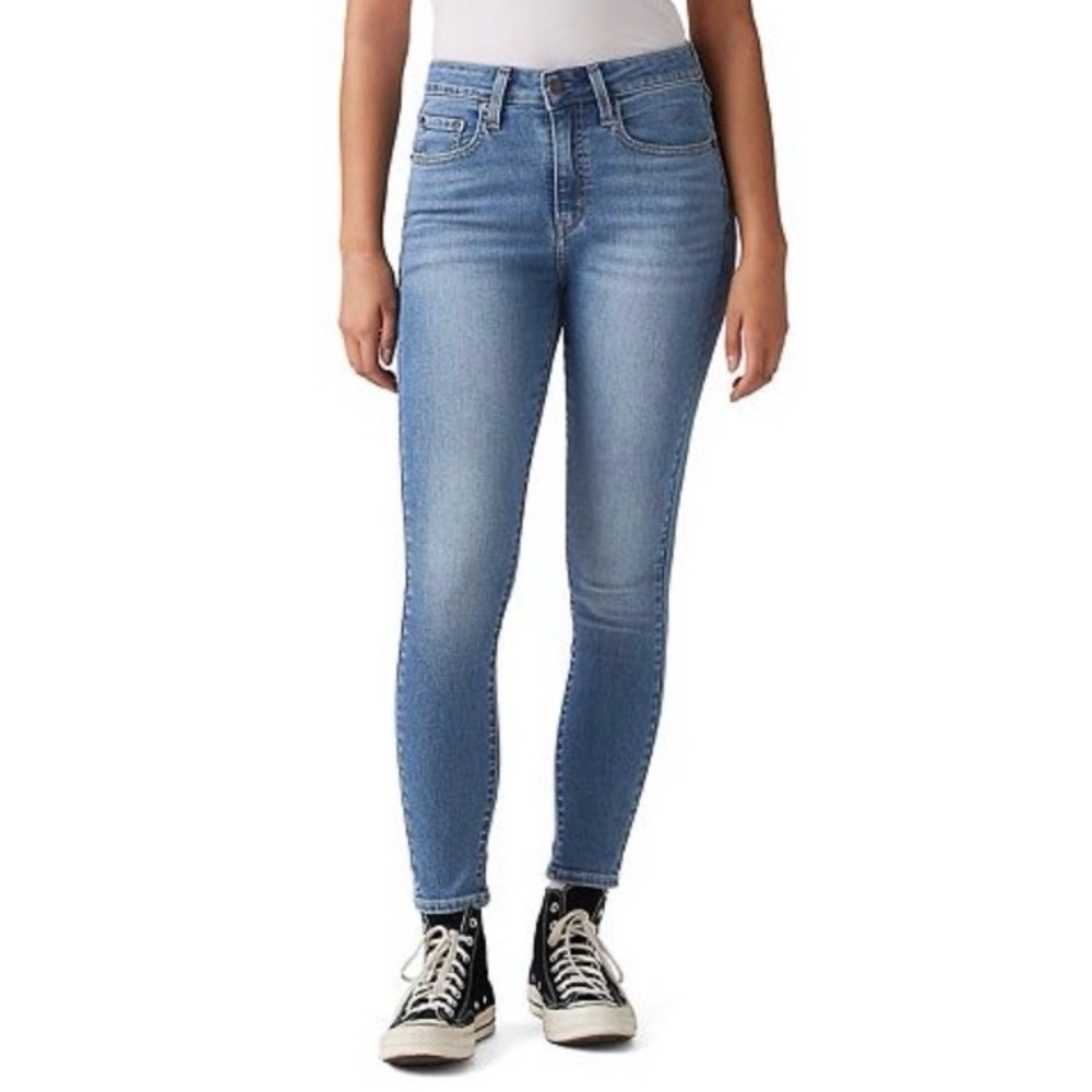 Levi's Women's Light Wash 721 High-Rise Skinny Jeans - Blue